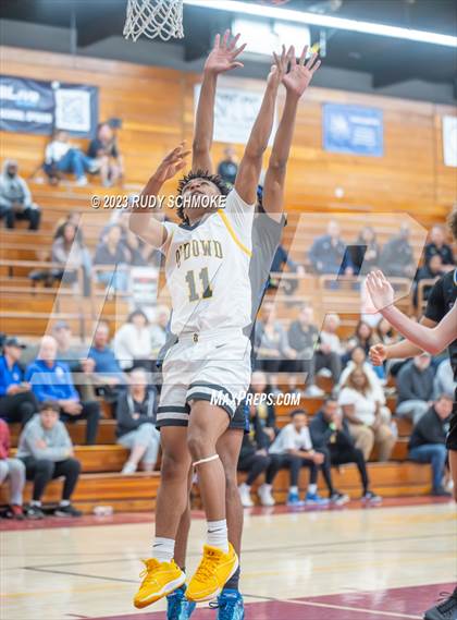 Thumbnail 1 in Santa Margarita vs. Bishop O'Dowd (Torrey Pines Holiday Classic) photogallery.