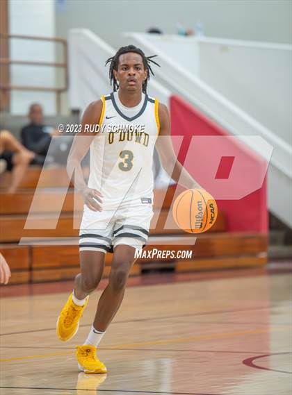 Thumbnail 2 in Santa Margarita vs. Bishop O'Dowd (Torrey Pines Holiday Classic) photogallery.