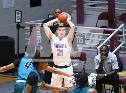 Thumbnail 1 in Olympia vs. John Curtis Christian (Allstate Sugar Bowl National Prep Classic) photogallery.