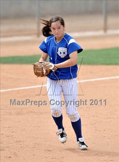 Thumbnail 2 in Palos Verdes Peninsula vs. Temescal Canyon (Woodbridge Tournament) photogallery.