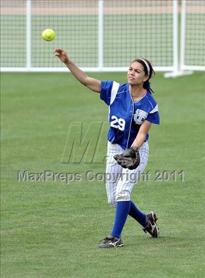Thumbnail 3 in Palos Verdes Peninsula vs. Temescal Canyon (Woodbridge Tournament) photogallery.