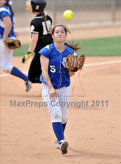 Thumbnail 2 in Palos Verdes Peninsula vs. Temescal Canyon (Woodbridge Tournament) photogallery.