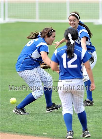 Thumbnail 2 in Palos Verdes Peninsula vs. Temescal Canyon (Woodbridge Tournament) photogallery.