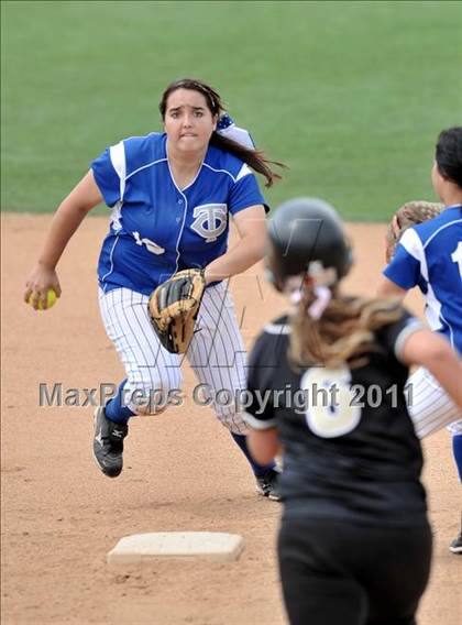 Thumbnail 2 in Palos Verdes Peninsula vs. Temescal Canyon (Woodbridge Tournament) photogallery.