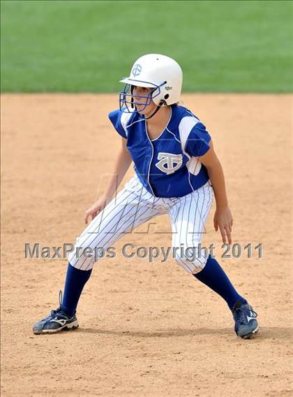 Thumbnail 2 in Palos Verdes Peninsula vs. Temescal Canyon (Woodbridge Tournament) photogallery.