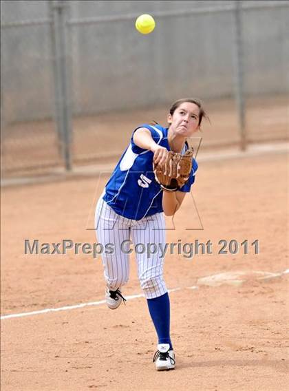 Thumbnail 3 in Palos Verdes Peninsula vs. Temescal Canyon (Woodbridge Tournament) photogallery.