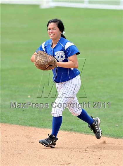 Thumbnail 3 in Palos Verdes Peninsula vs. Temescal Canyon (Woodbridge Tournament) photogallery.