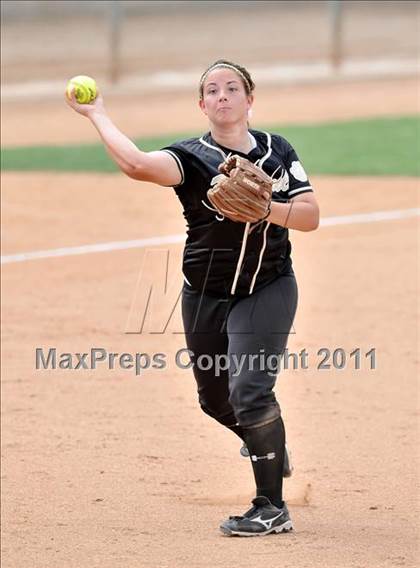 Thumbnail 3 in Palos Verdes Peninsula vs. Temescal Canyon (Woodbridge Tournament) photogallery.