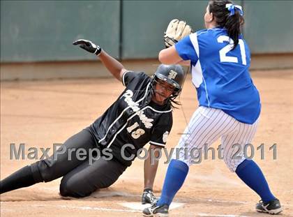 Thumbnail 2 in Palos Verdes Peninsula vs. Temescal Canyon (Woodbridge Tournament) photogallery.