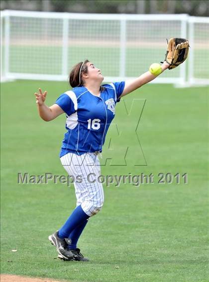 Thumbnail 2 in Palos Verdes Peninsula vs. Temescal Canyon (Woodbridge Tournament) photogallery.