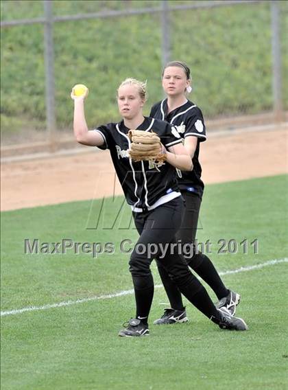 Thumbnail 2 in Palos Verdes Peninsula vs. Temescal Canyon (Woodbridge Tournament) photogallery.