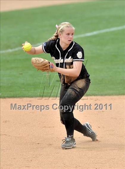 Thumbnail 2 in Palos Verdes Peninsula vs. Temescal Canyon (Woodbridge Tournament) photogallery.