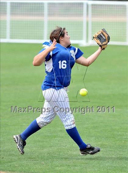 Thumbnail 3 in Palos Verdes Peninsula vs. Temescal Canyon (Woodbridge Tournament) photogallery.