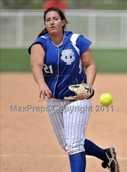 Thumbnail 3 in Palos Verdes Peninsula vs. Temescal Canyon (Woodbridge Tournament) photogallery.