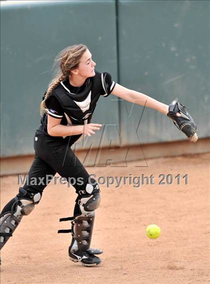 Thumbnail 2 in Palos Verdes Peninsula vs. Temescal Canyon (Woodbridge Tournament) photogallery.