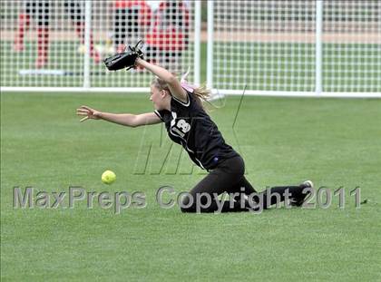 Thumbnail 3 in Palos Verdes Peninsula vs. Temescal Canyon (Woodbridge Tournament) photogallery.