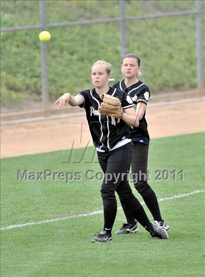Thumbnail 3 in Palos Verdes Peninsula vs. Temescal Canyon (Woodbridge Tournament) photogallery.