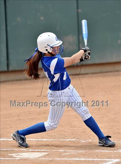Thumbnail 2 in Palos Verdes Peninsula vs. Temescal Canyon (Woodbridge Tournament) photogallery.