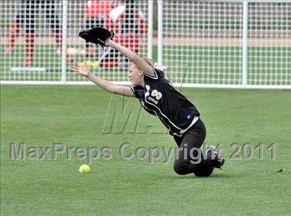 Thumbnail 2 in Palos Verdes Peninsula vs. Temescal Canyon (Woodbridge Tournament) photogallery.