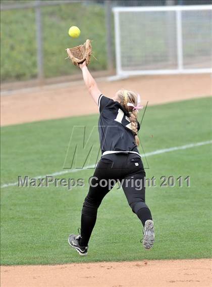 Thumbnail 2 in Palos Verdes Peninsula vs. Temescal Canyon (Woodbridge Tournament) photogallery.