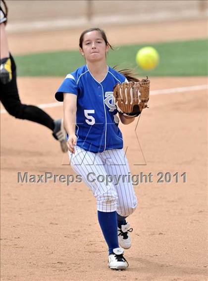 Thumbnail 3 in Palos Verdes Peninsula vs. Temescal Canyon (Woodbridge Tournament) photogallery.