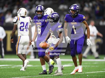 Thumbnail 2 in Logansport vs. Homer (LHSAA 1A Final) photogallery.