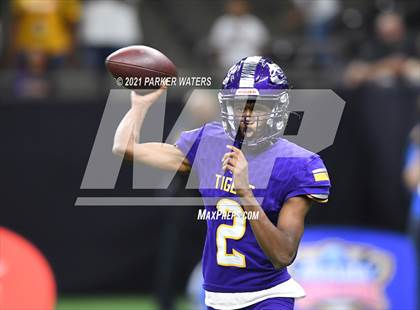 Thumbnail 1 in Logansport vs. Homer (LHSAA 1A Final) photogallery.