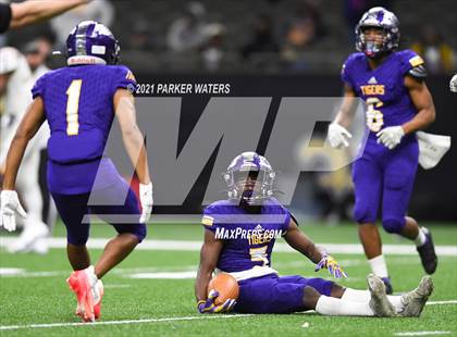 Thumbnail 1 in Logansport vs. Homer (LHSAA 1A Final) photogallery.