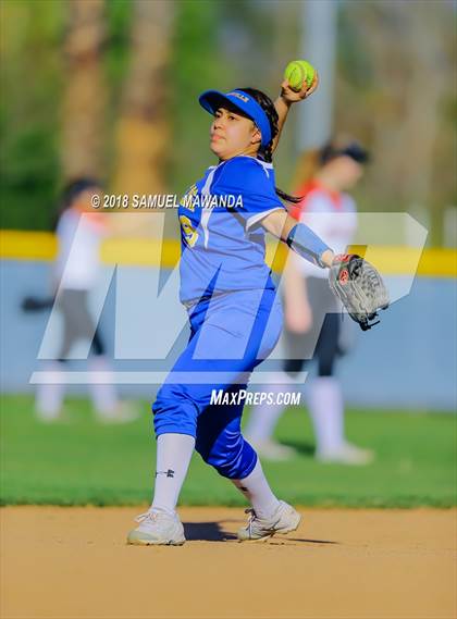 Thumbnail 3 in Harvard-Westlake vs Louisville photogallery.