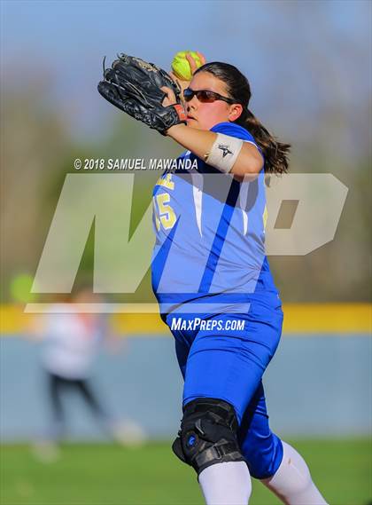 Thumbnail 3 in Harvard-Westlake vs Louisville photogallery.