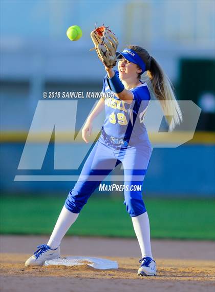 Thumbnail 1 in Harvard-Westlake vs Louisville photogallery.