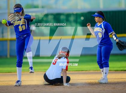 Thumbnail 2 in Harvard-Westlake vs Louisville photogallery.