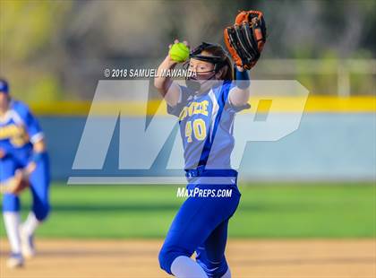 Thumbnail 2 in Harvard-Westlake vs Louisville photogallery.