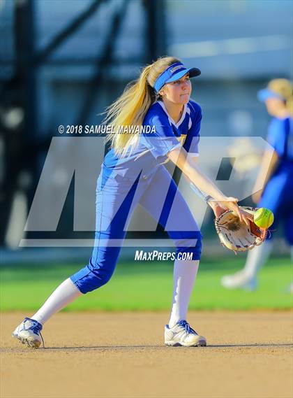 Thumbnail 2 in Harvard-Westlake vs Louisville photogallery.