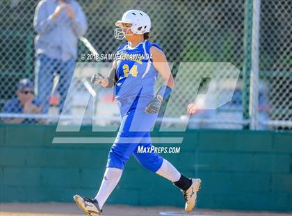 Thumbnail 3 in Harvard-Westlake vs Louisville photogallery.