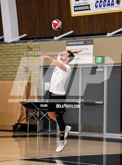 Thumbnail 2 in Marin Catholic vs. Drake (MCAL Final) photogallery.