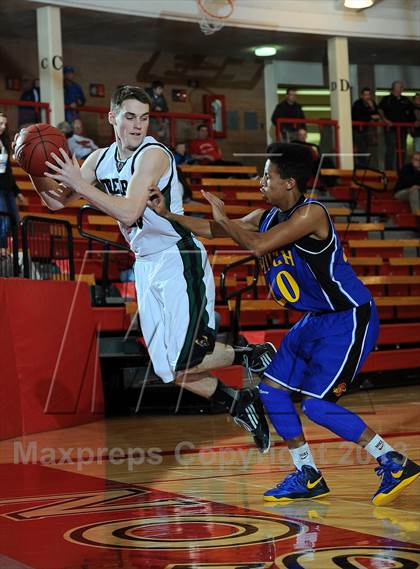Thumbnail 2 in Hutchinson vs. Lawrence Free State (McPherson Invitational) photogallery.
