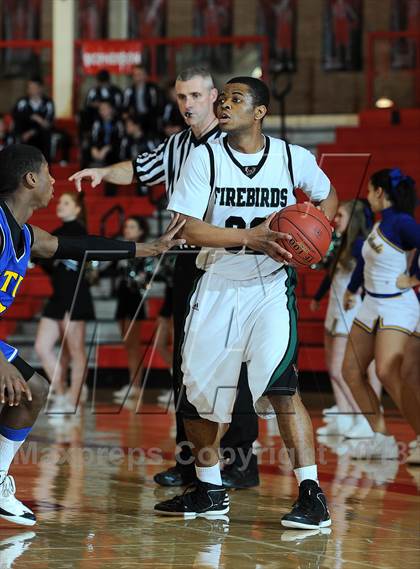 Thumbnail 3 in Hutchinson vs. Lawrence Free State (McPherson Invitational) photogallery.