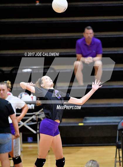 Thumbnail 3 in Navarro vs San Antonio Christian (Wagner Invitational) photogallery.