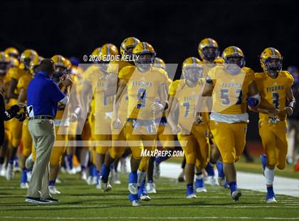 Thumbnail 3 in Palmer vs. Leonard (UIL 3A Bi-District Playoff) photogallery.