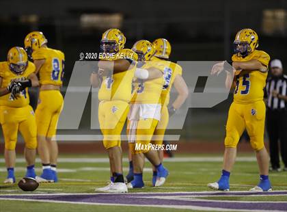 Thumbnail 2 in Palmer vs. Leonard (UIL 3A Bi-District Playoff) photogallery.