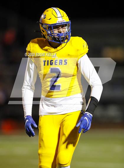 Thumbnail 2 in Palmer vs. Leonard (UIL 3A Bi-District Playoff) photogallery.