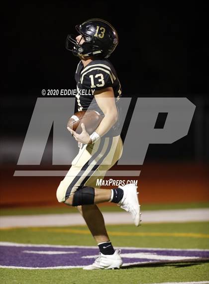 Thumbnail 2 in Palmer vs. Leonard (UIL 3A Bi-District Playoff) photogallery.