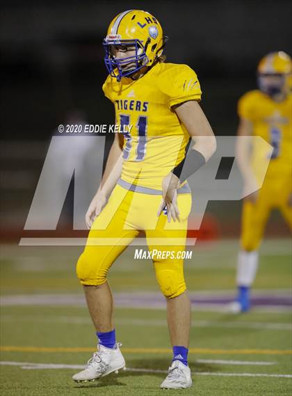 Thumbnail 1 in Palmer vs. Leonard (UIL 3A Bi-District Playoff) photogallery.