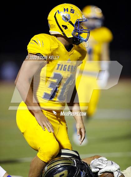 Thumbnail 1 in Palmer vs. Leonard (UIL 3A Bi-District Playoff) photogallery.