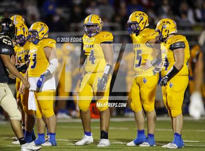 Thumbnail 3 in Palmer vs. Leonard (UIL 3A Bi-District Playoff) photogallery.