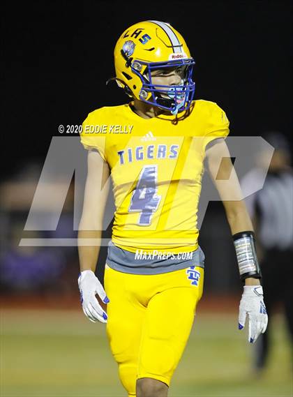 Thumbnail 3 in Palmer vs. Leonard (UIL 3A Bi-District Playoff) photogallery.