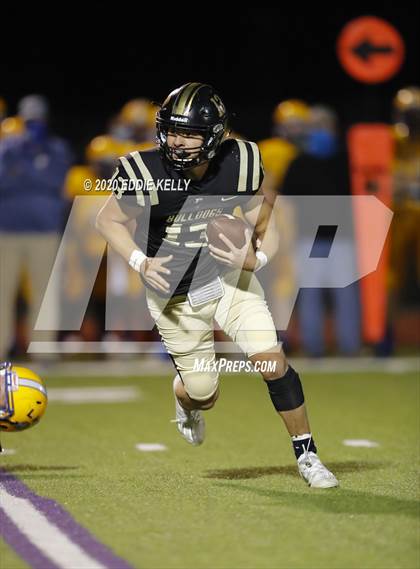 Thumbnail 2 in Palmer vs. Leonard (UIL 3A Bi-District Playoff) photogallery.