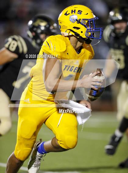 Thumbnail 1 in Palmer vs. Leonard (UIL 3A Bi-District Playoff) photogallery.