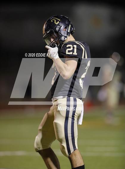 Thumbnail 1 in Palmer vs. Leonard (UIL 3A Bi-District Playoff) photogallery.